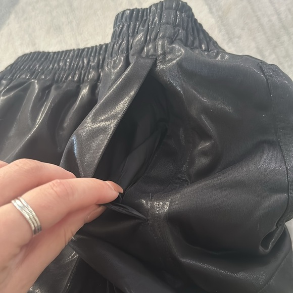 Mono b Shorts - Picture 7 of 7